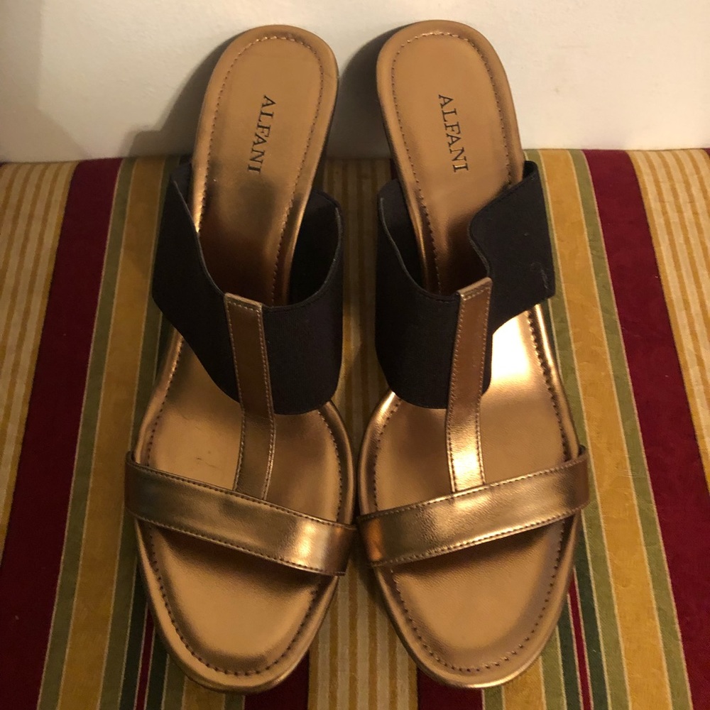 Wedge shoes